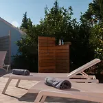 וילה Tettix